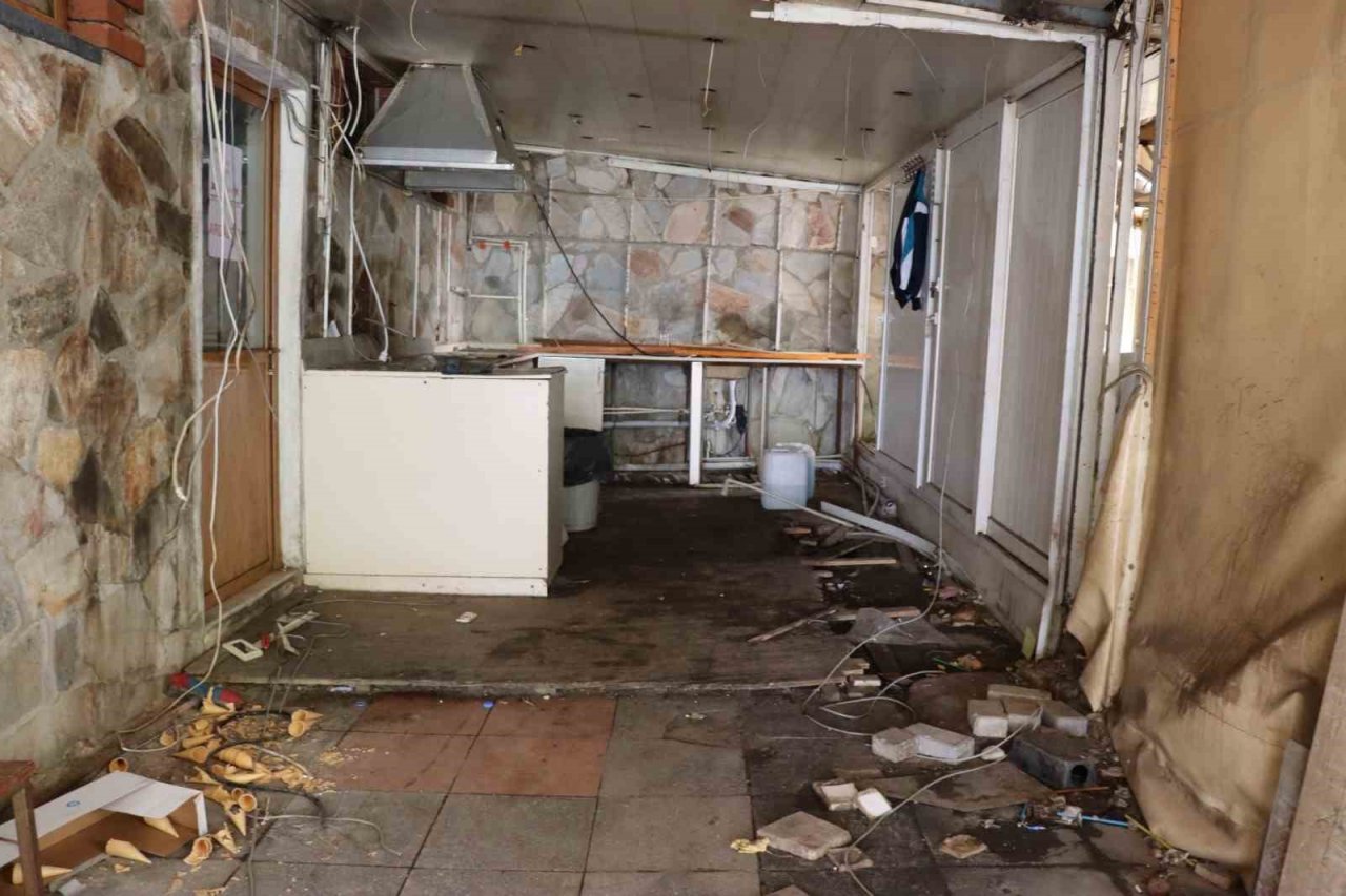 Nazilli Belediyesi merkezdeki büfeyi yeniliyor