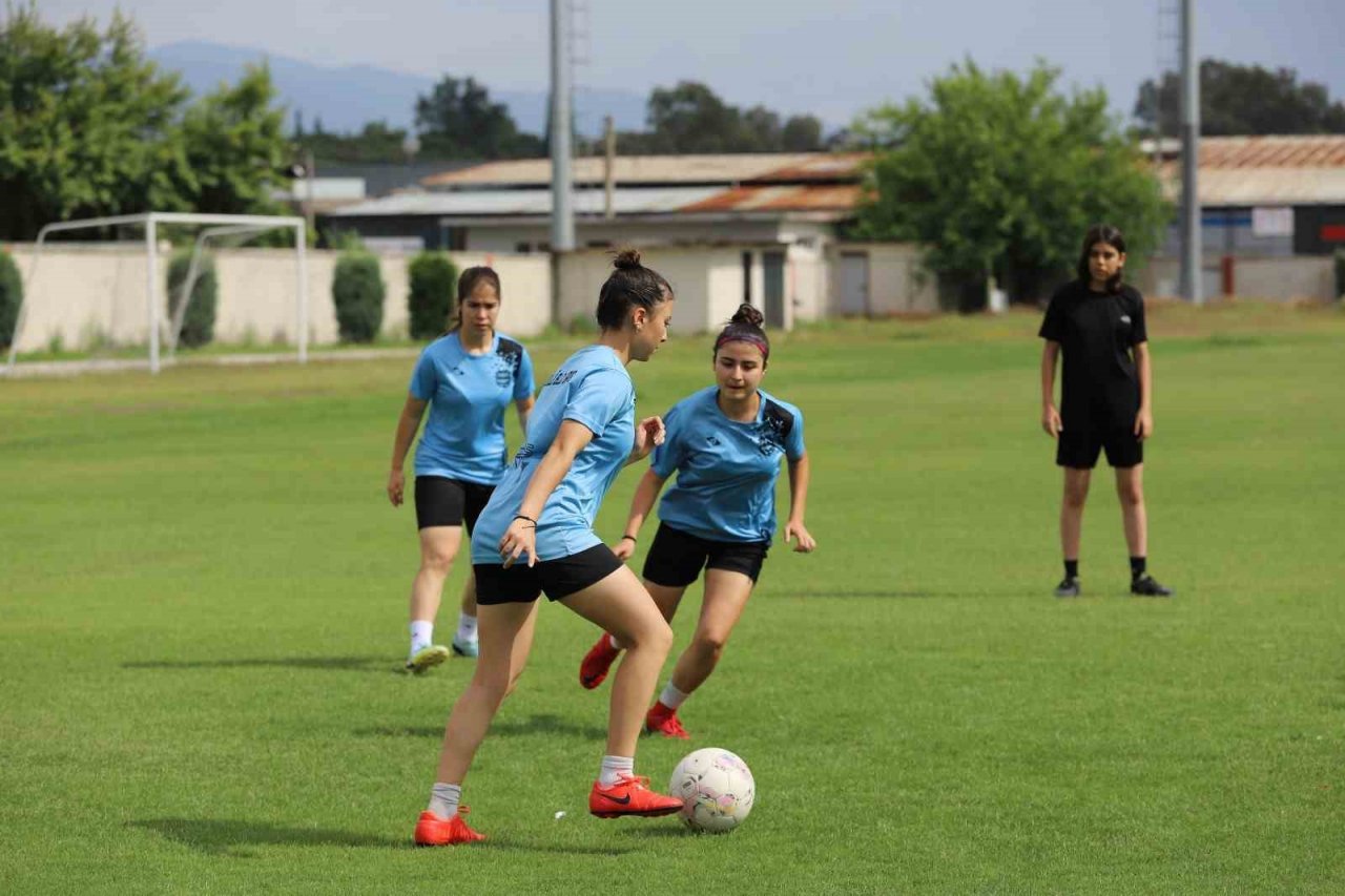 Nazilli Belediyespor Kadın Futbol Takımı, play-off’lara hazırlanıyor