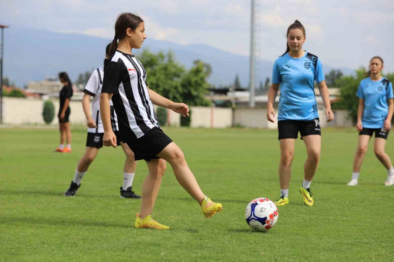 Nazilli Belediyespor Kadın Futbol Takımı, play-off’lara hazırlanıyor