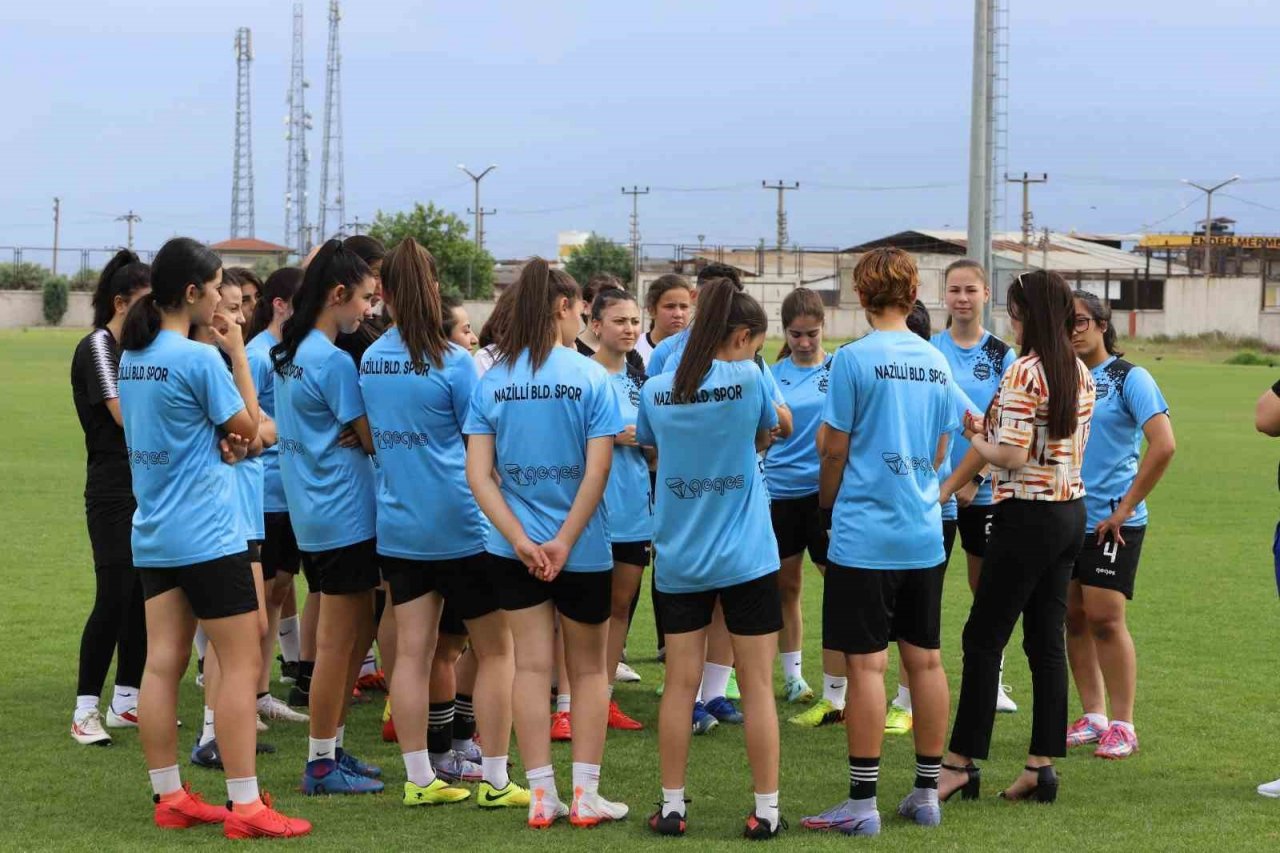 Nazilli Belediyespor Kadın Futbol Takımı, play-off’lara hazırlanıyor