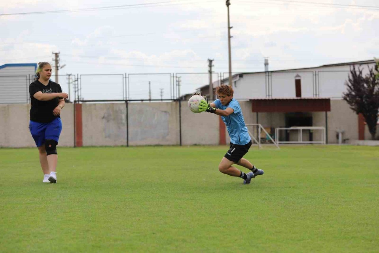 Nazilli Belediyespor Kadın Futbol Takımı, play-off’lara hazırlanıyor