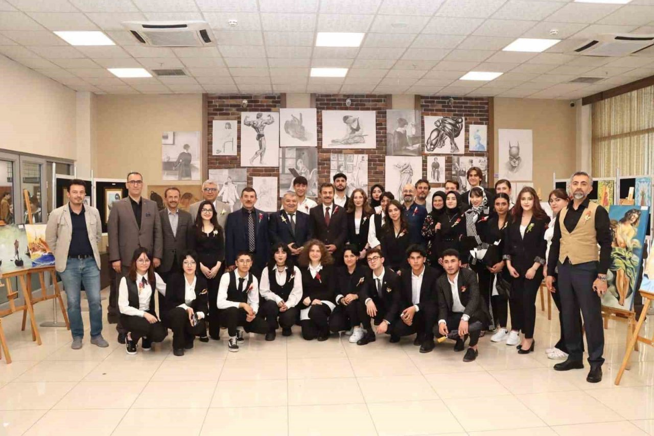 Öğrencilerden görsel sanatlar sergisi