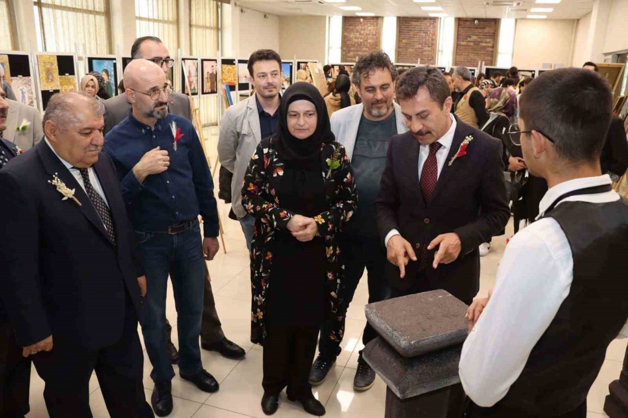 Öğrencilerden görsel sanatlar sergisi