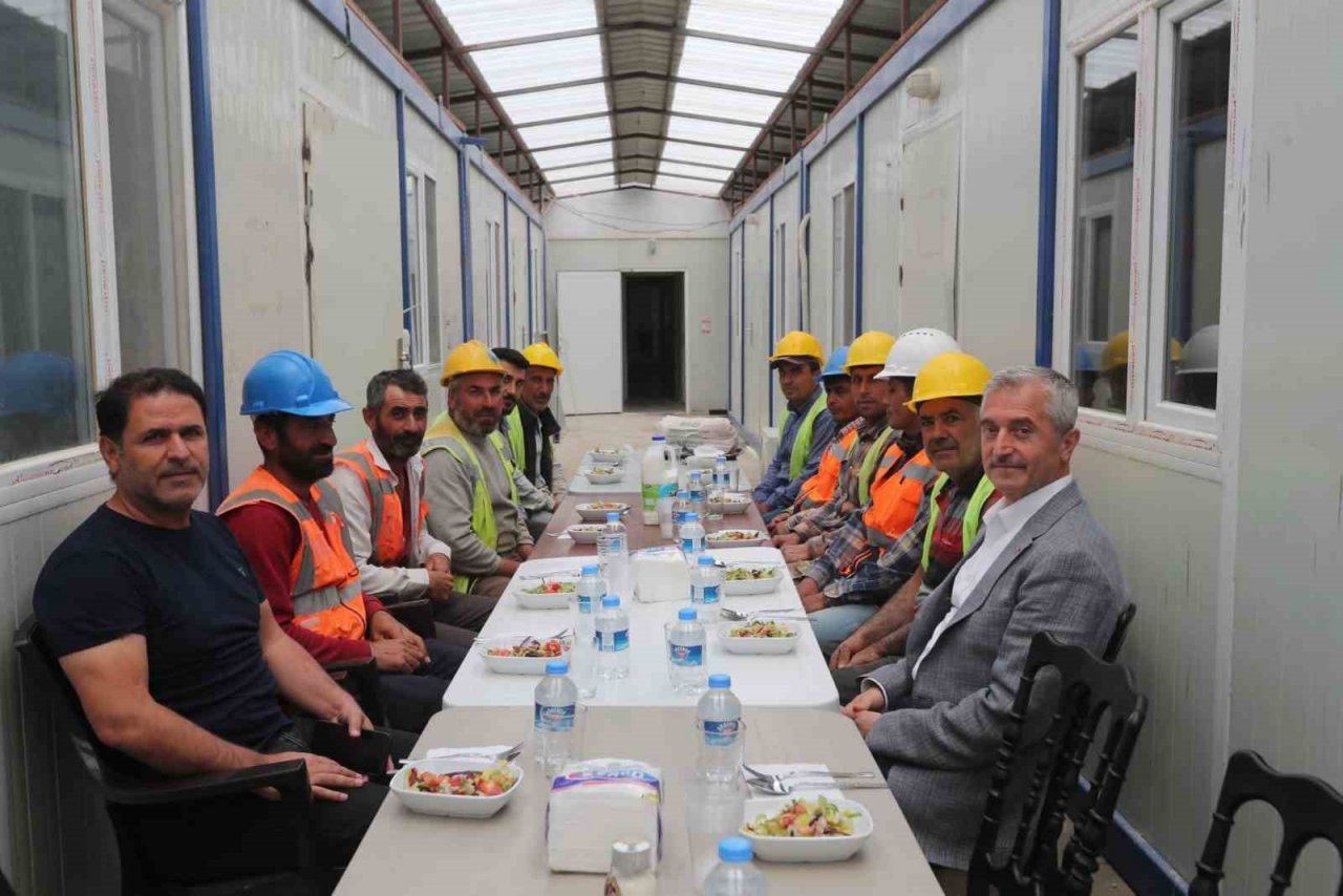 Şahinbey millet kütüphanesi hızla yükseliyor