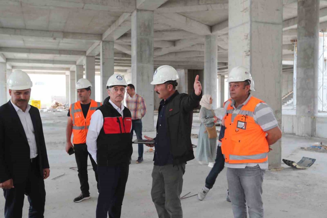 Şahinbey millet kütüphanesi hızla yükseliyor