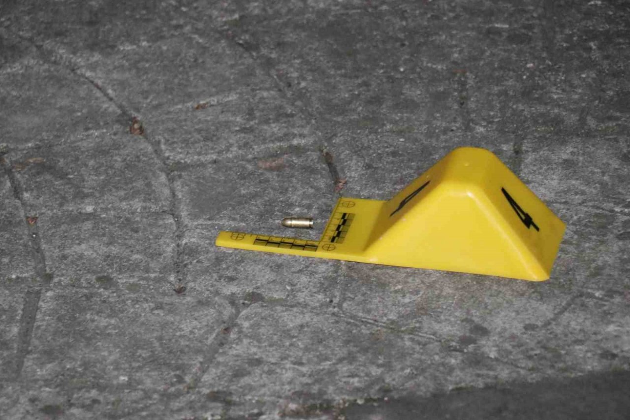 Parkta tartıştıkları kişiye kurşun yağdırıp kaçtılar