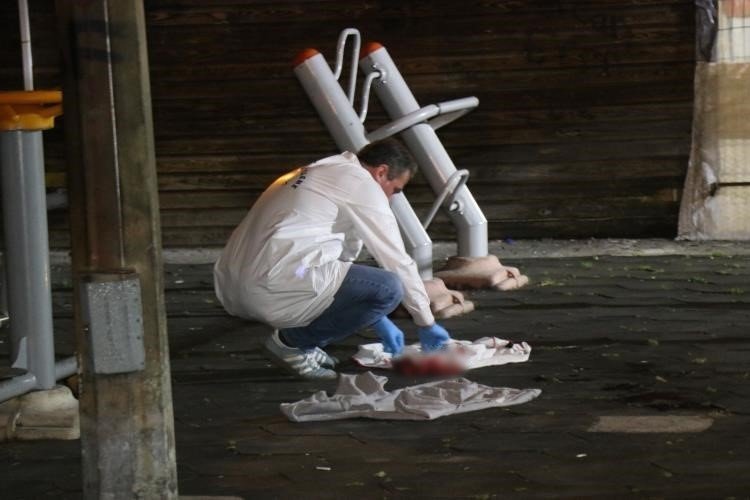 Parkta tartıştıkları kişiye kurşun yağdırıp kaçtılar