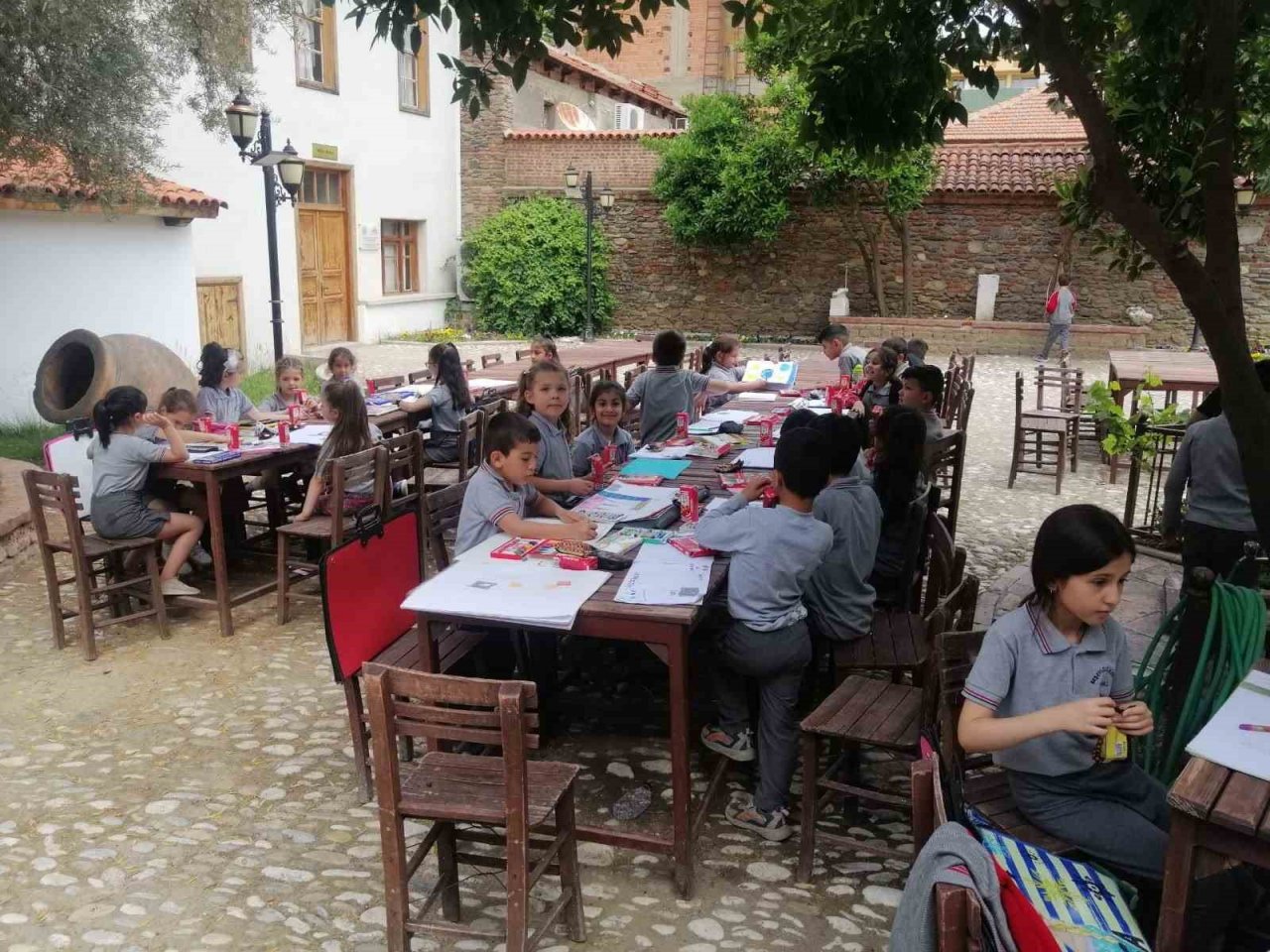 Minik Ressamlar Kent Müzesini kağıda çizdi