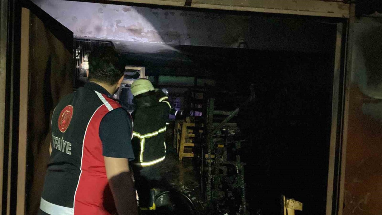 Sebze halindeki yangın paniğe neden oldu