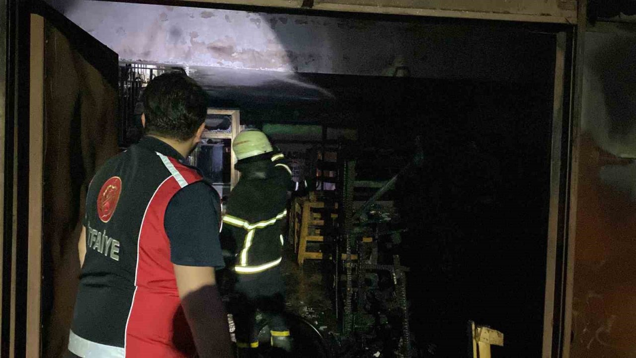 Sebze halindeki yangın paniğe neden oldu