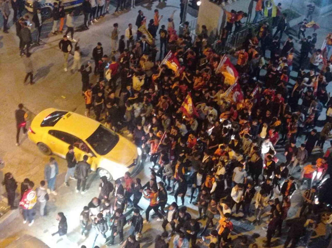 Galatasaray’ın şampiyonluğu Hakkari’de coşkuyla kutlandı