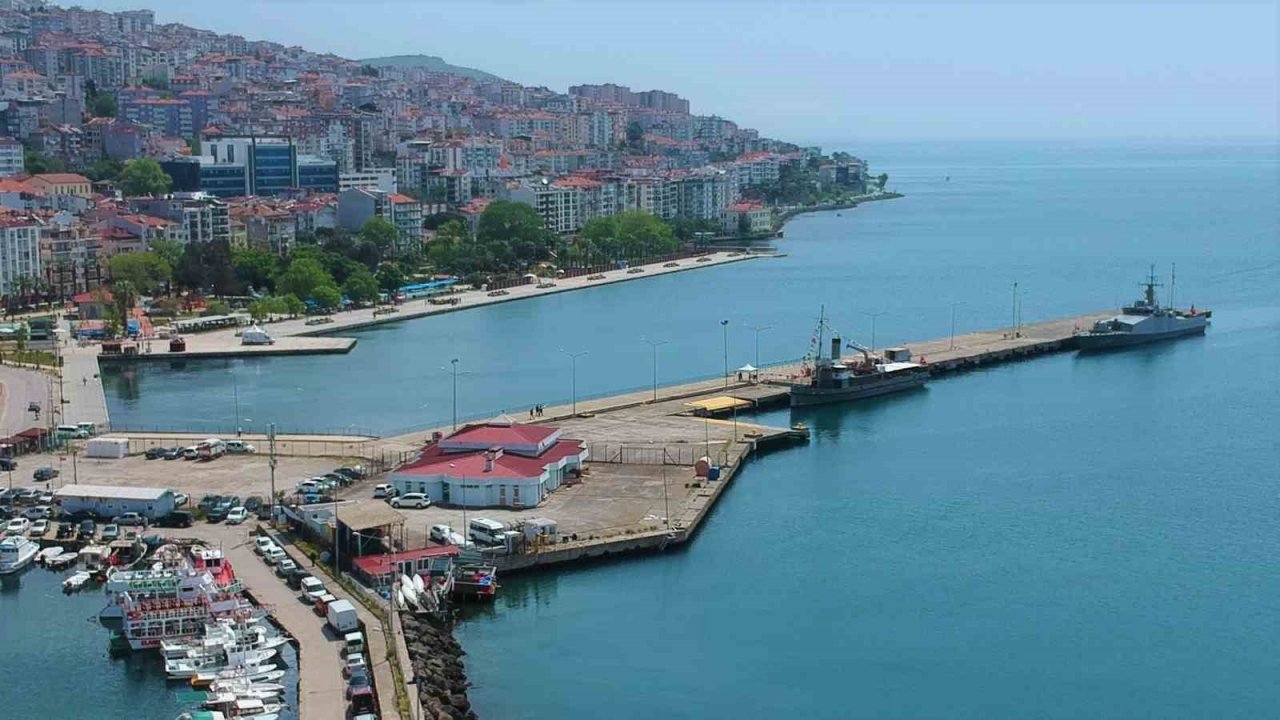 TCG Nusret Gemisi Sinop’ta sergilendi