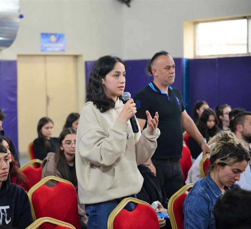 Vali Öner, mesleki tecrübelerini öğrencilerle paylaştı