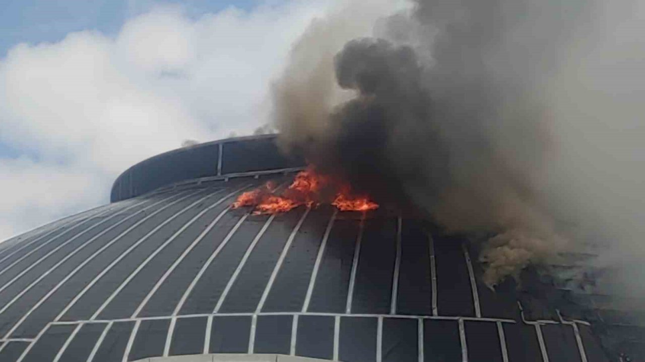 Van’da inşaat halindeki camide yangın