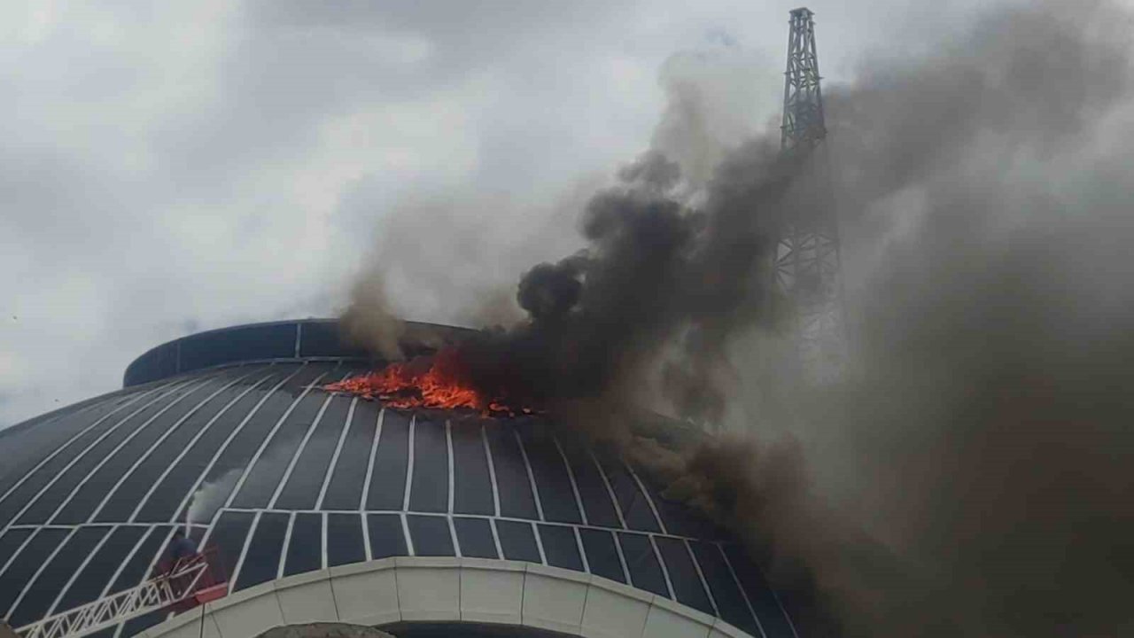 Van’da inşaat halindeki camide yangın