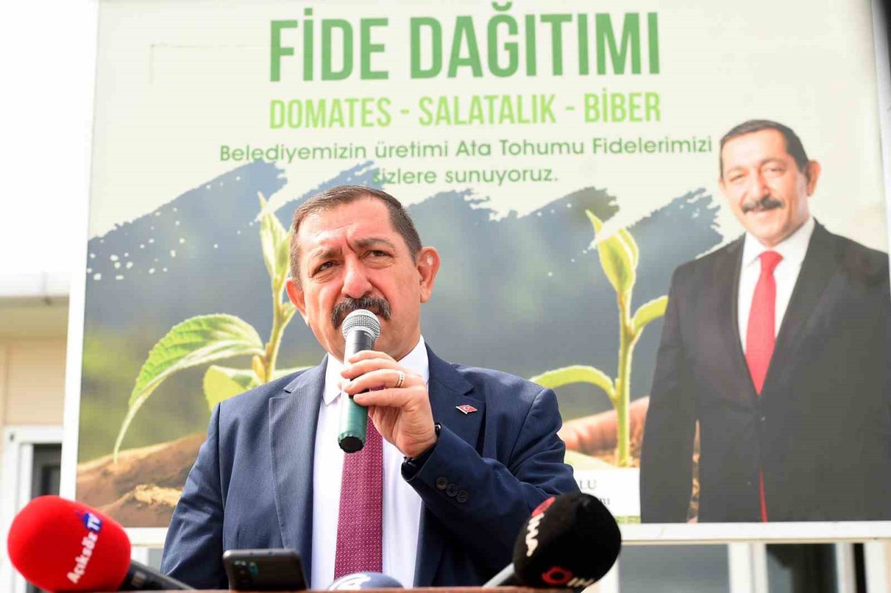 Belediyenin seralarında yetiştirilen 180 bin fide vatandaşlara ücretsiz dağıtıldı