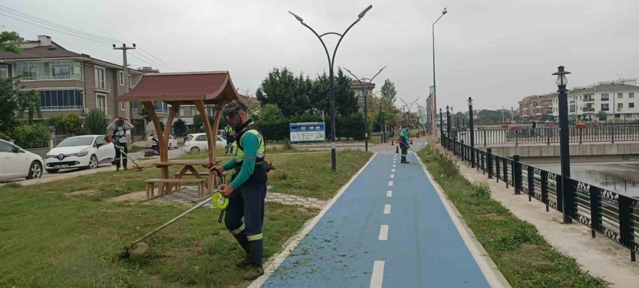 Yalova Belediyesi’nden cadde, sokak ve parklarda hummalı çalışma