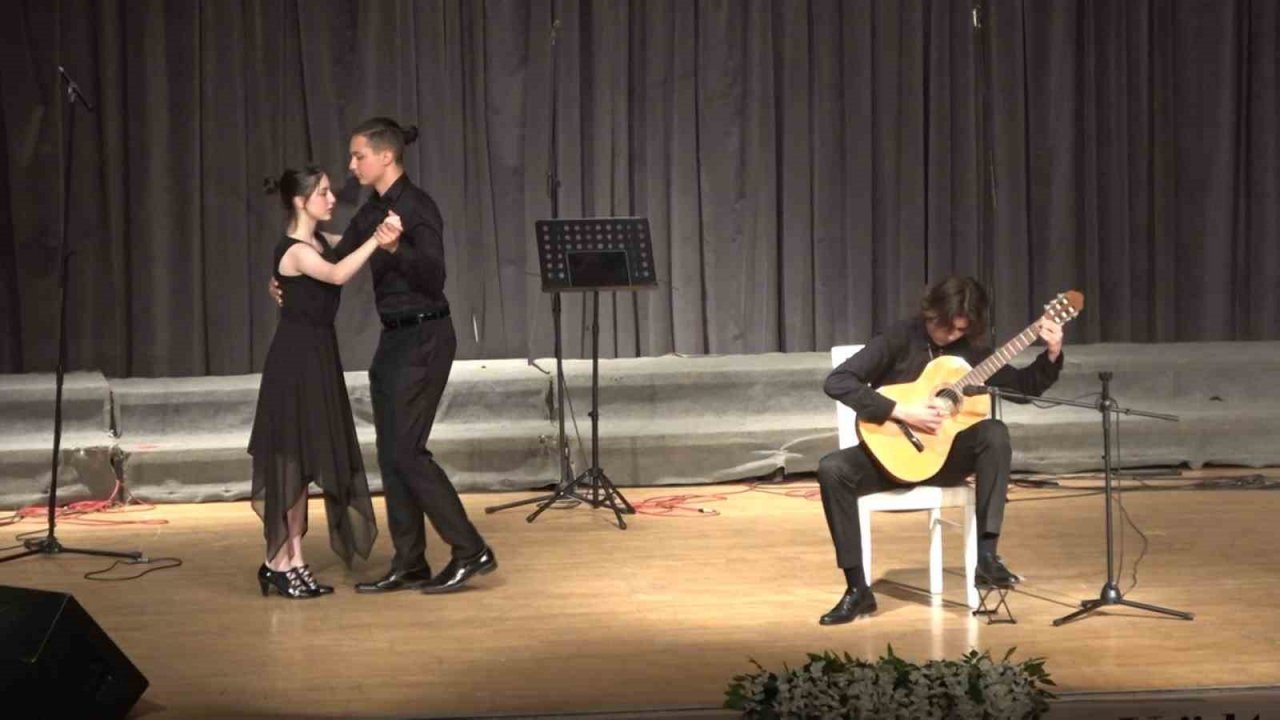 Yalova Güzel Sanatlar Lisesi öğrencilerinden müzik ziyafeti