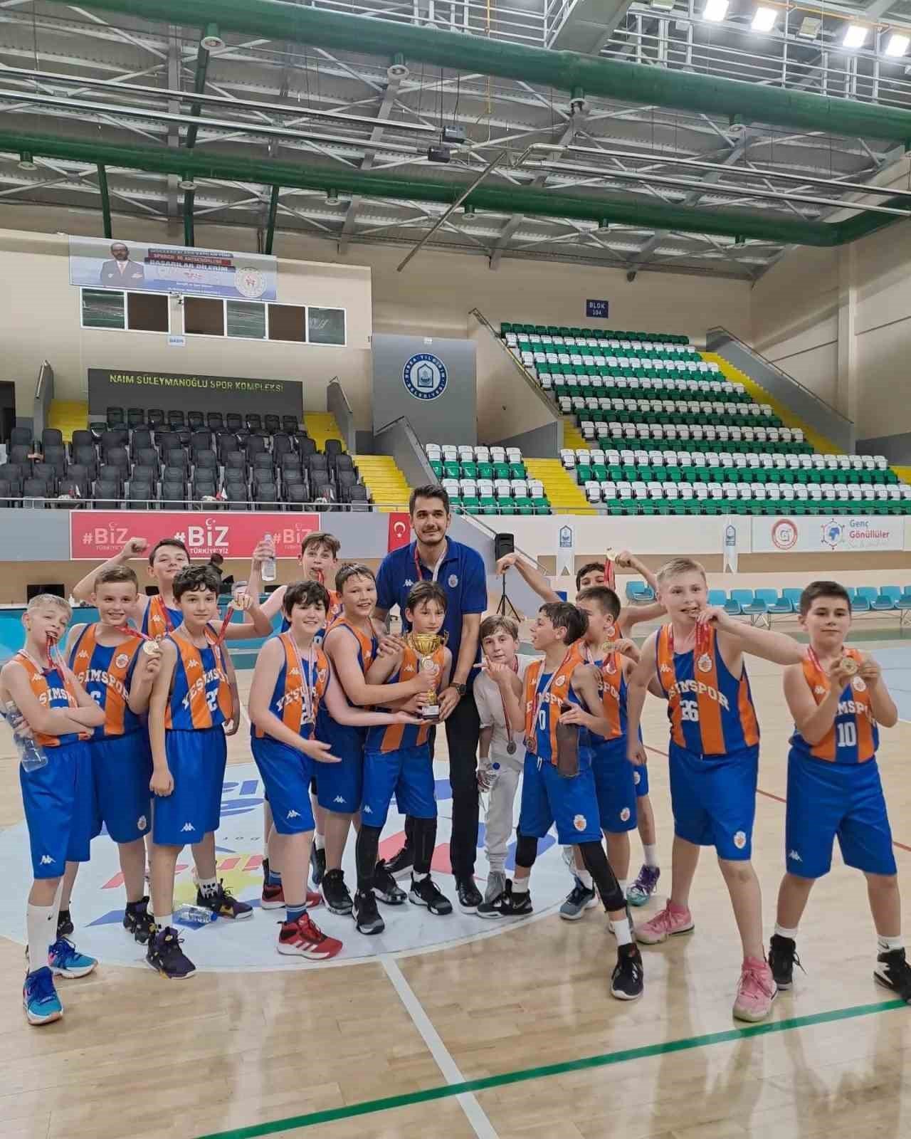 Yeşimspor “U11”de namağlup şampiyon