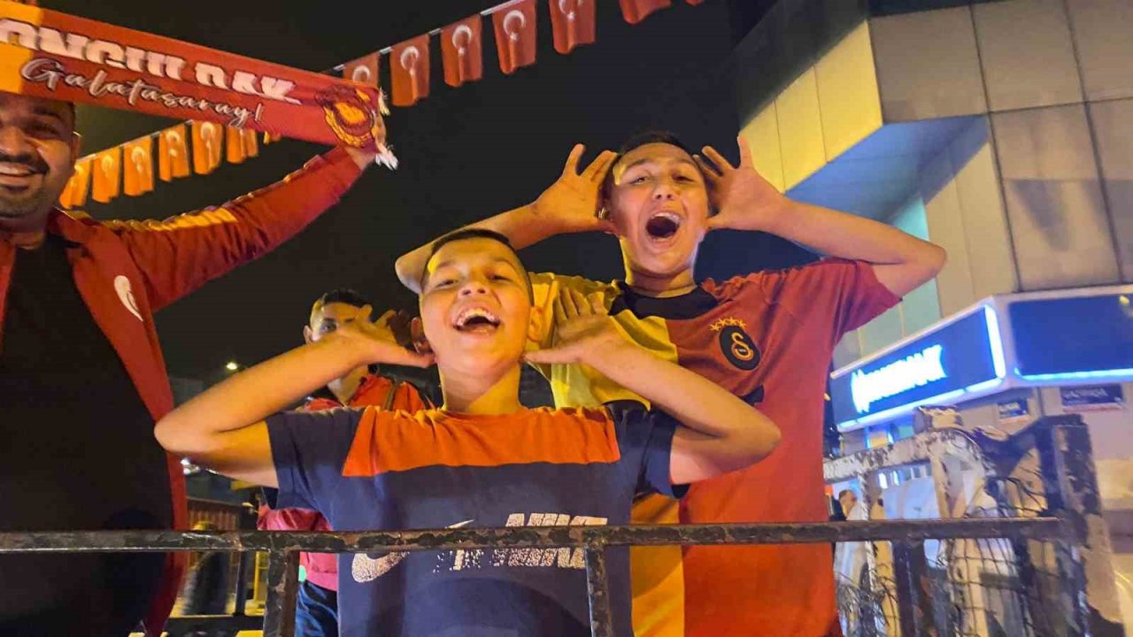 Galatasaray şampiyonluğunu ilan etti, Zonguldaklılar sokağa akın etti