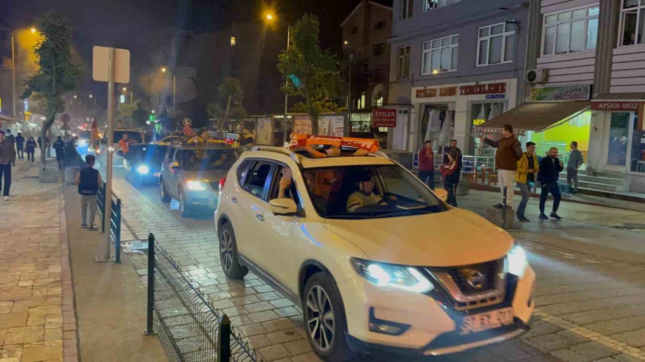 Galatasaray şampiyonluğunu ilan etti, Zonguldaklılar sokağa akın etti
