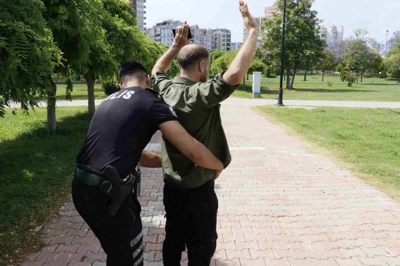 Adana polisinin ’şok uygulamaları’nda bin 287 adet ruhsatsız silah ele geçirildi