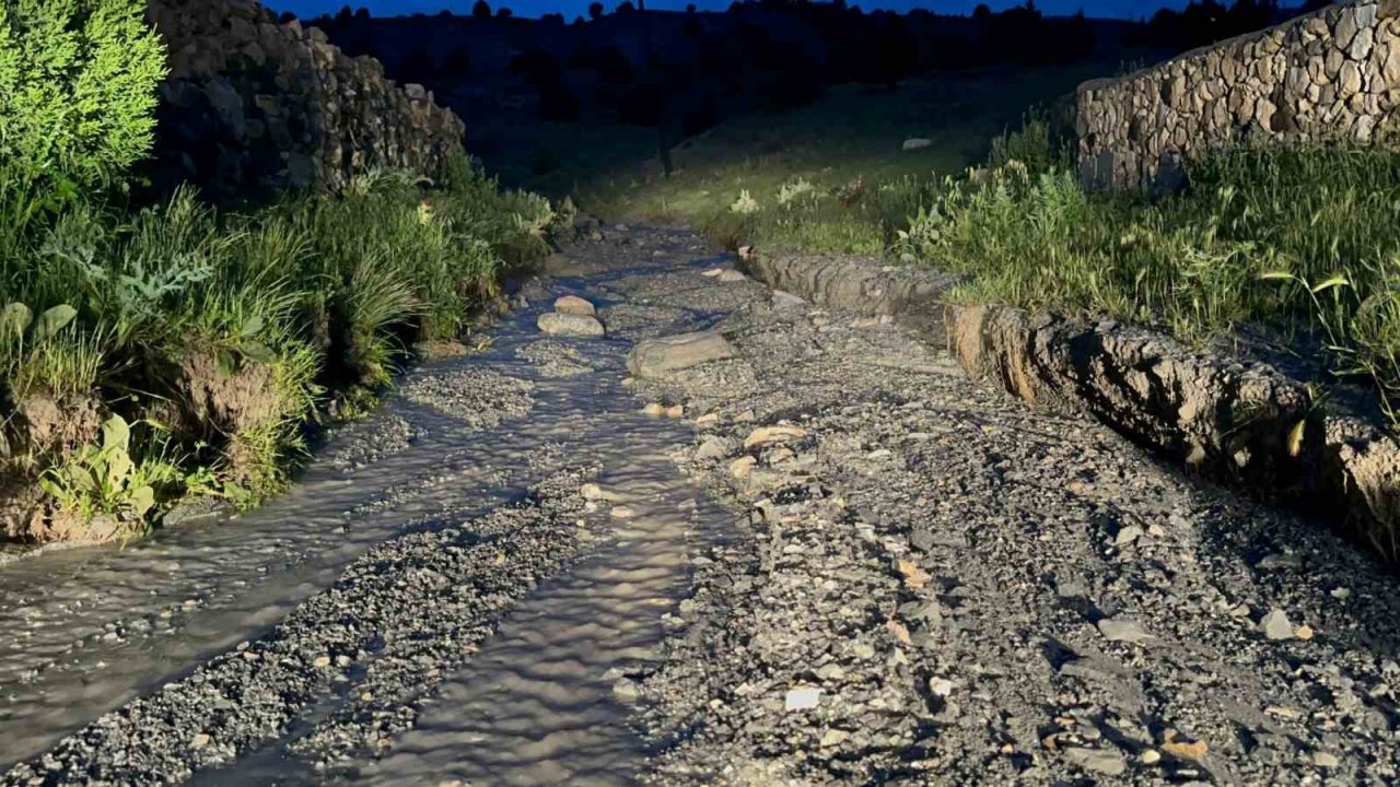 İki gün üst üste sel baskını yaşanan köyde büyük çapta maddi hasar oluştu