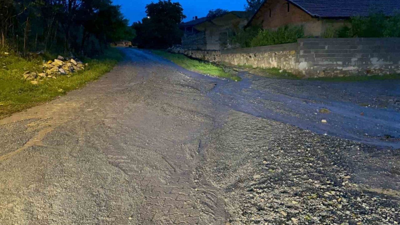 İki gün üst üste sel baskını yaşanan köyde büyük çapta maddi hasar oluştu