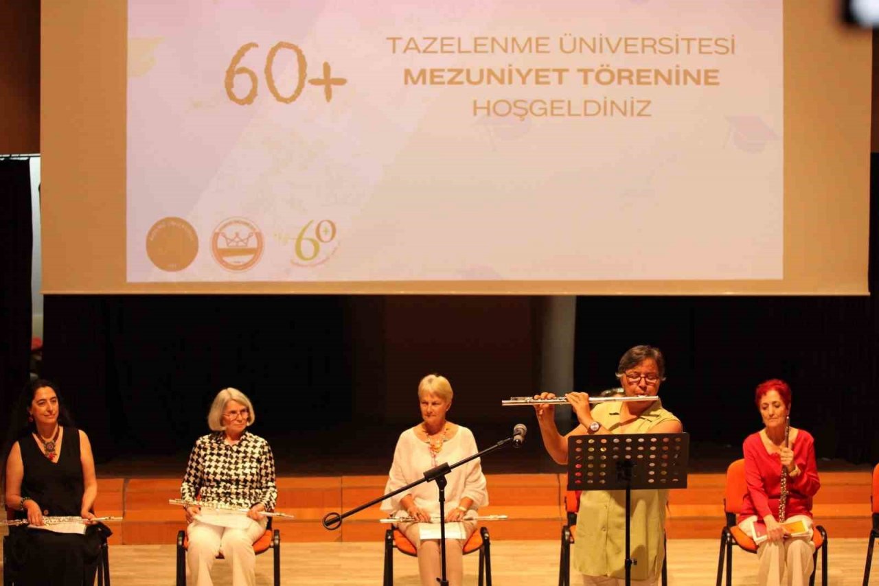 Tazelenme Üniversitesi’nden 82 öğrenci mezun oldu
