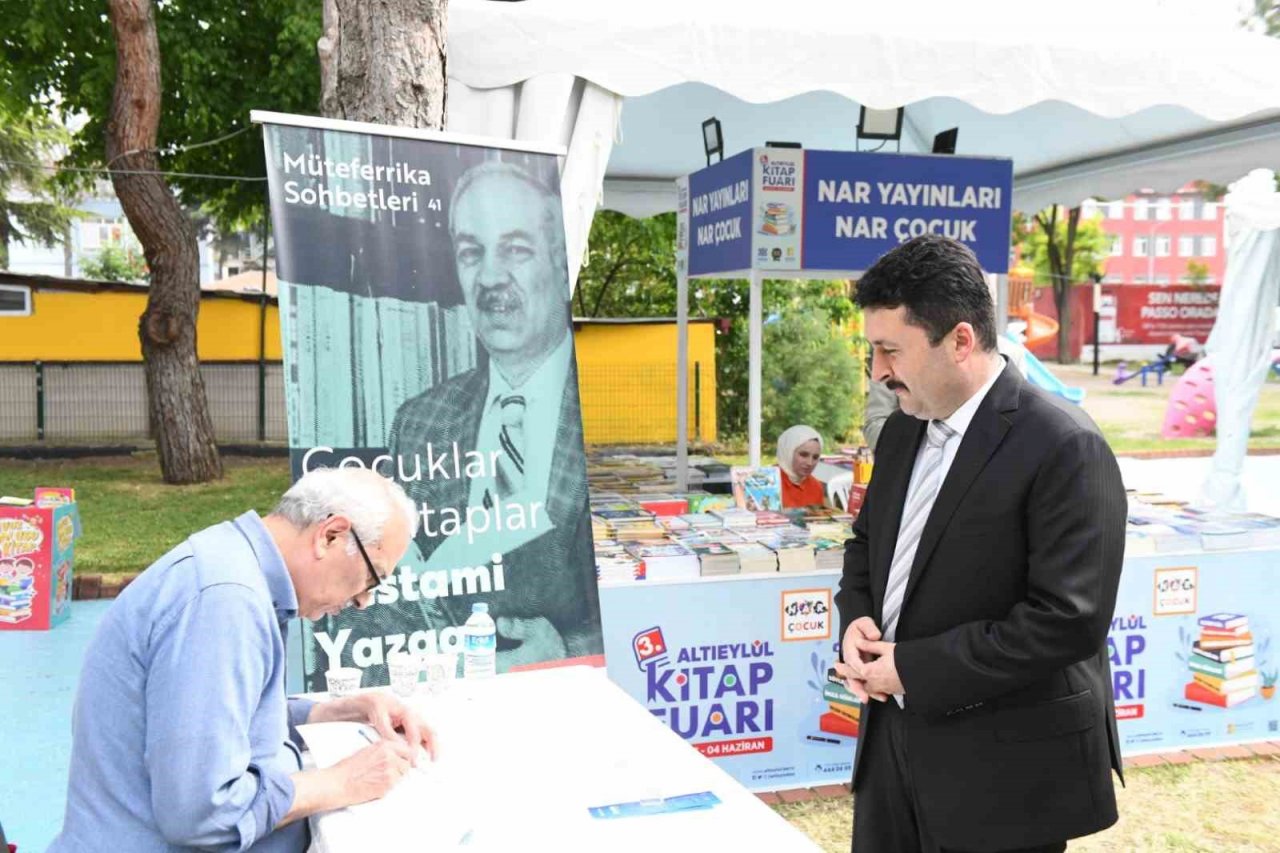 Altıeylül Kitap Fuarı yazarların ve okurların katılımıyla devam ediyor