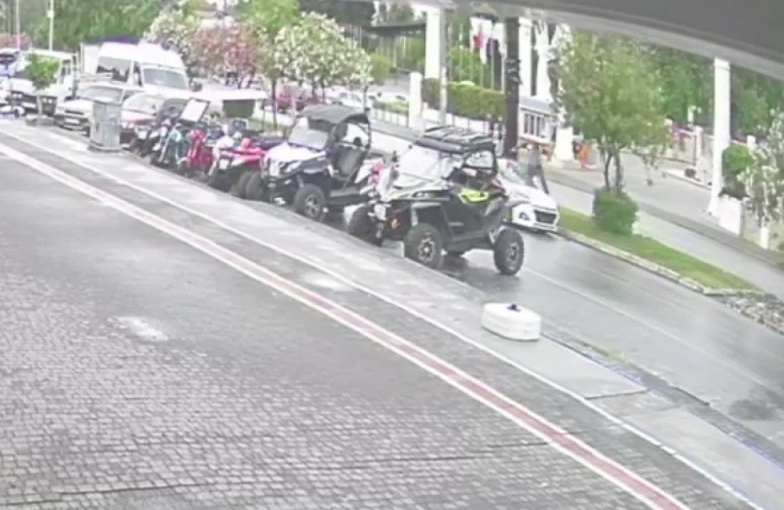 Minibüsten inip yola fırladı, gözünü hastanede açtı