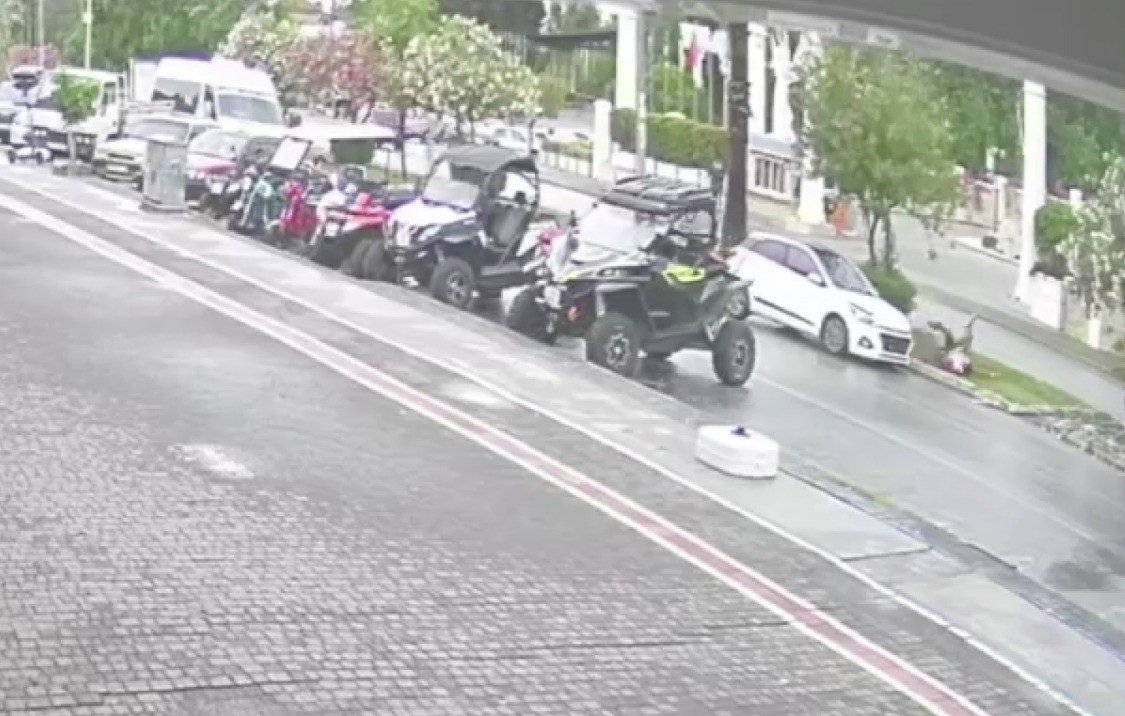 Minibüsten inip yola fırladı, gözünü hastanede açtı