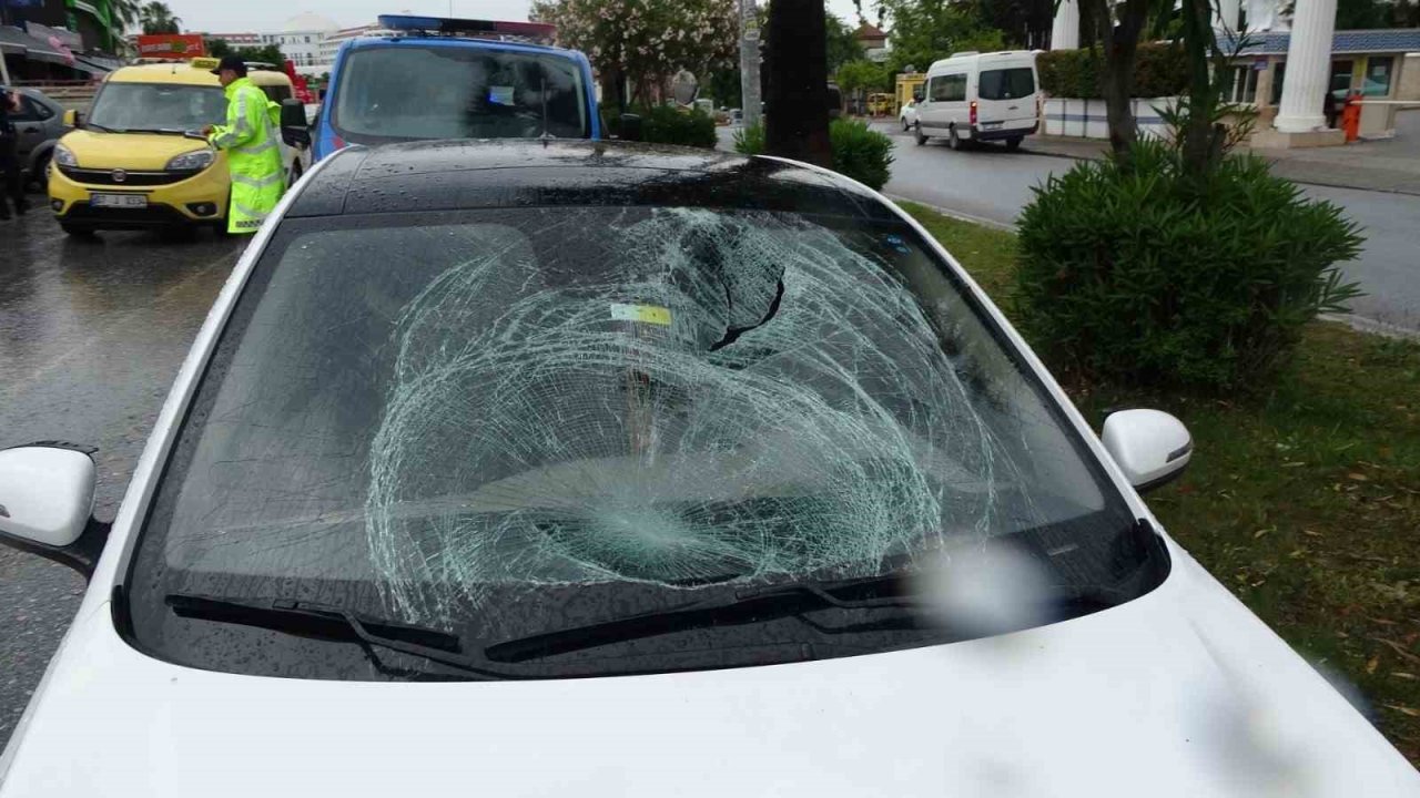 Minibüsten inip yola fırladı, gözünü hastanede açtı