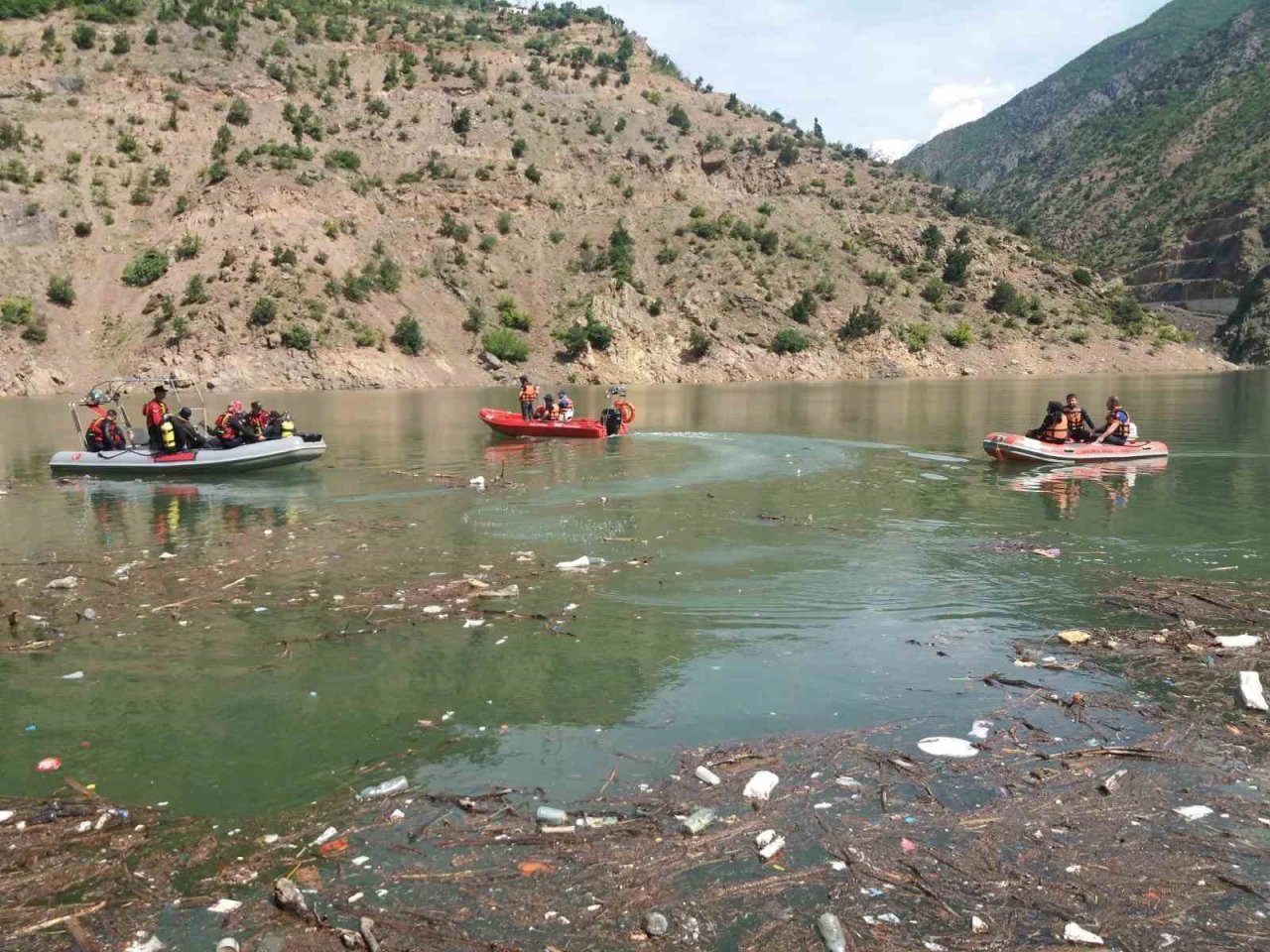 Kayıp kamyonet sürücüsü için aramalar 9 gündür devam ediyor