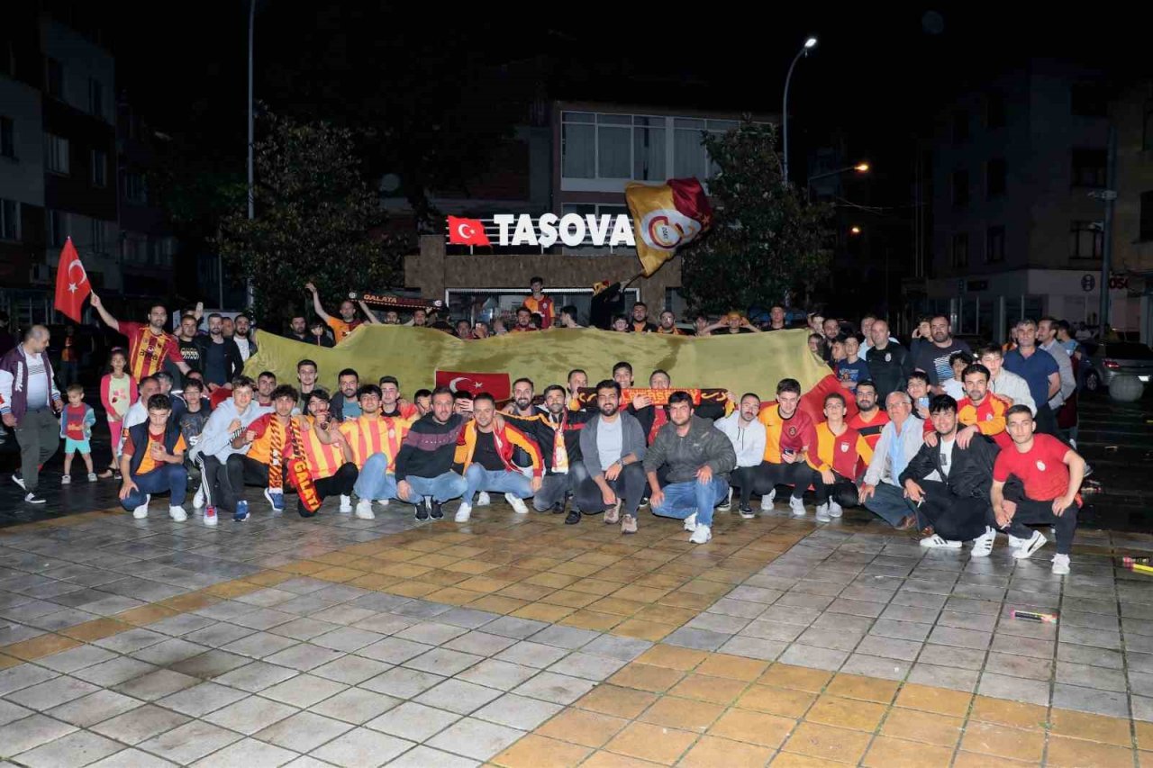 Galatasaray’ın şampiyonluğu Taşova’da coşkuyla kutlandı