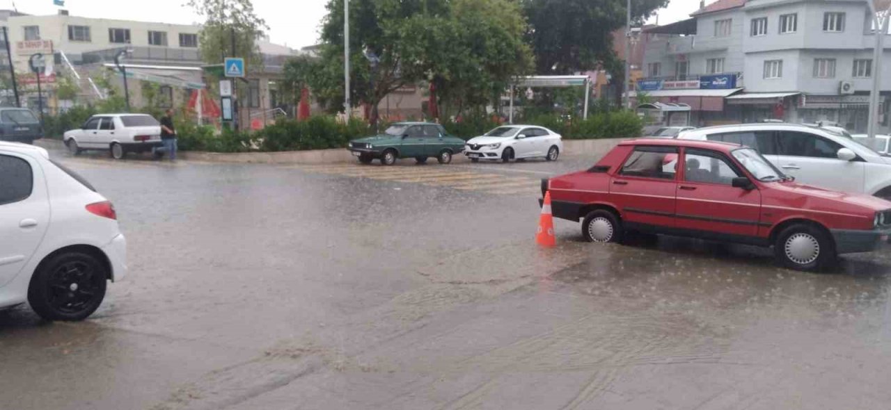 Koçarlı’da vatandaşlar sağanak yağışa karşı anonsla uyarıldı