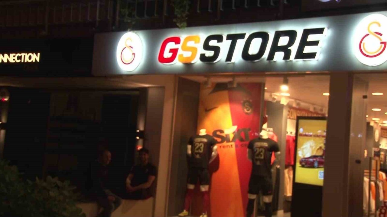 Bağdat Caddesi GS Store önünde polis önlem aldı