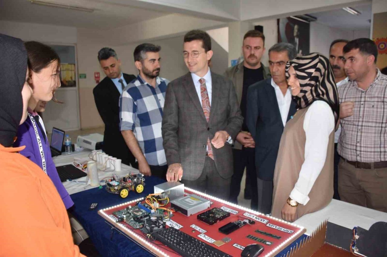 Mesleki ve Teknik Anadolu Lisesinde yıl sonu sergisi