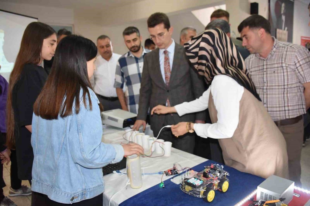 Mesleki ve Teknik Anadolu Lisesinde yıl sonu sergisi