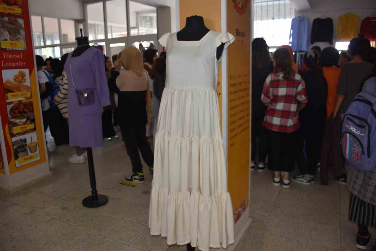 Mesleki ve Teknik Anadolu Lisesinde yıl sonu sergisi