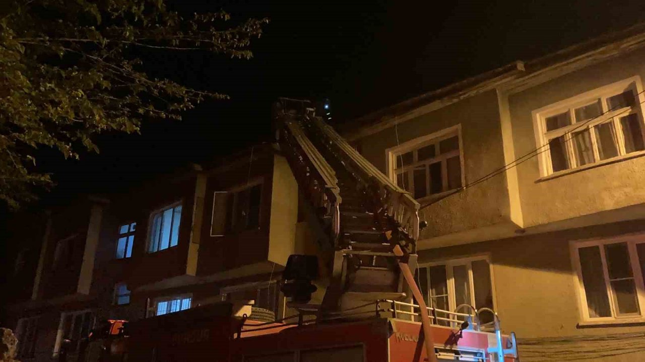 Burdur’da çatı yangını