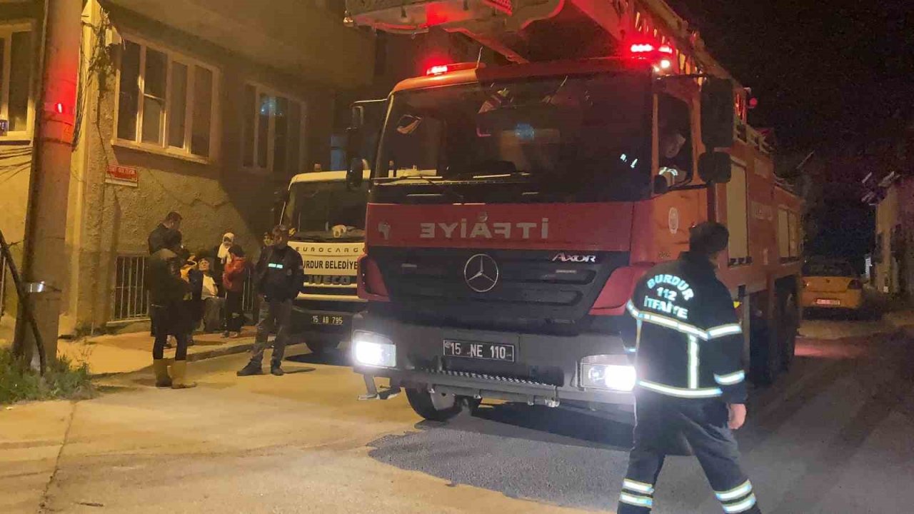 Burdur’da çatı yangını