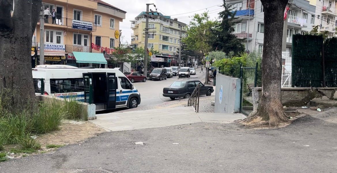 Navigasyon sürücüleri şaşırtıyor, yanlış yola girenler soluğu merdivenlerde alıyor