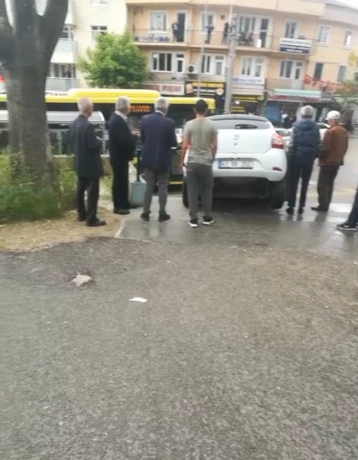 Navigasyon sürücüleri şaşırtıyor, yanlış yola girenler soluğu merdivenlerde alıyor