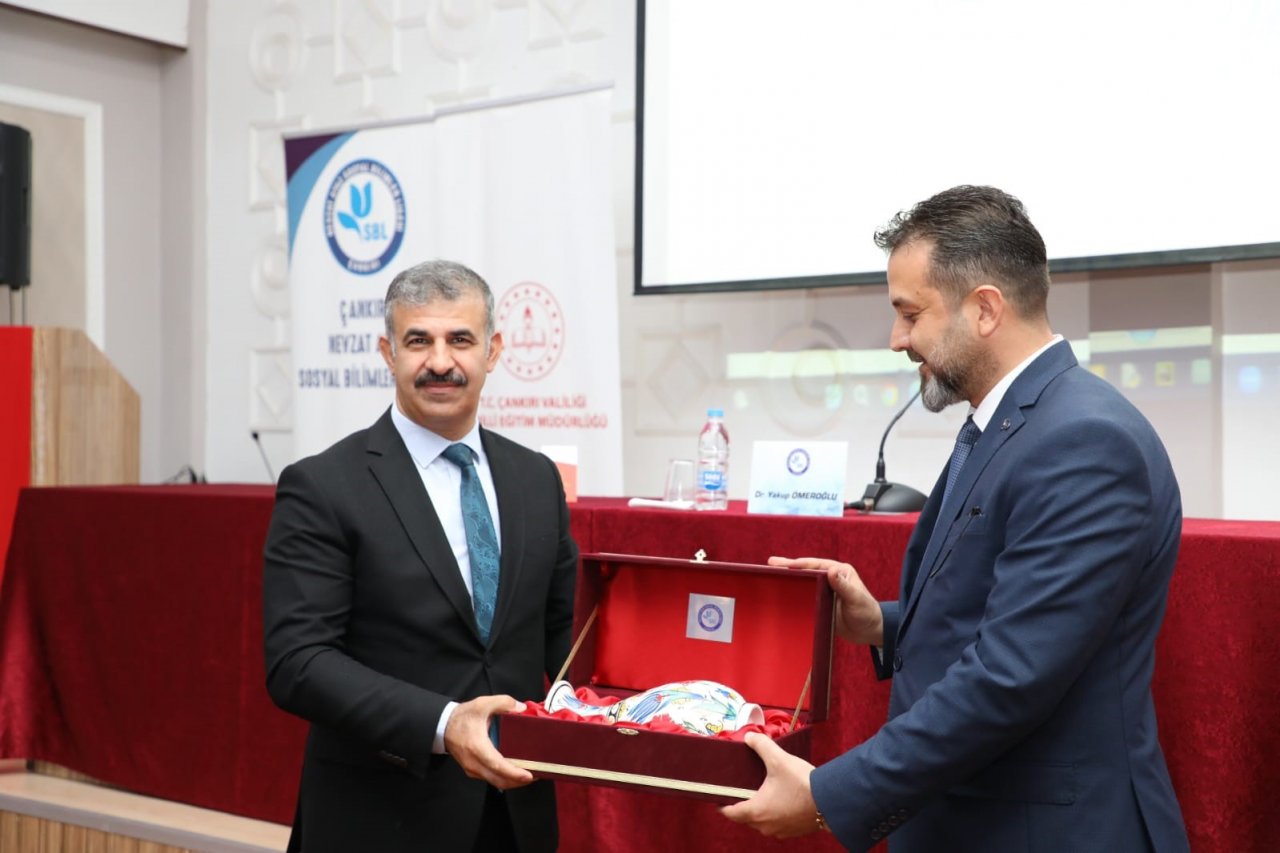 Rektör Çiftçi; “İlk Türk İslam eserleri, bu kaynaşmanın nadide örnekleridir”