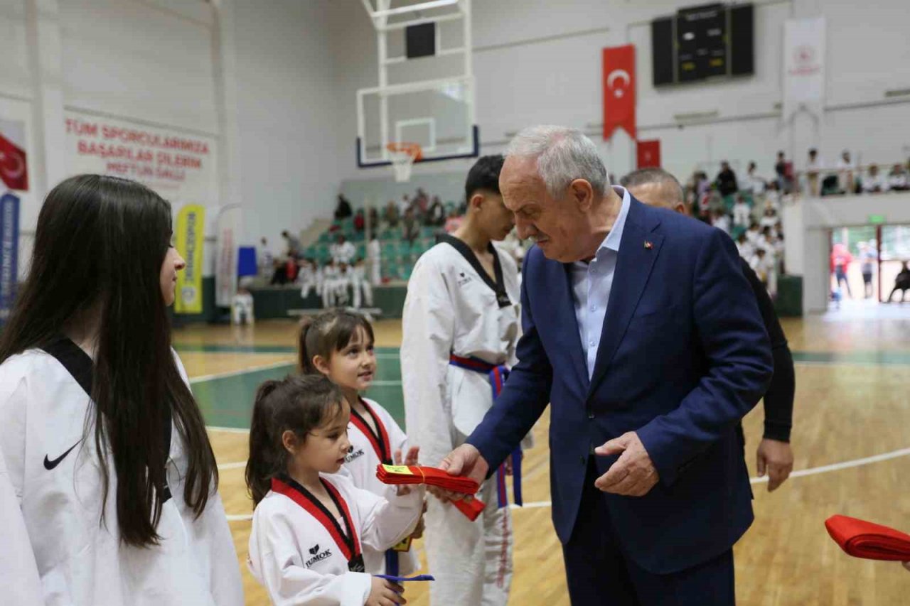 Derince’de tekvando şöleni