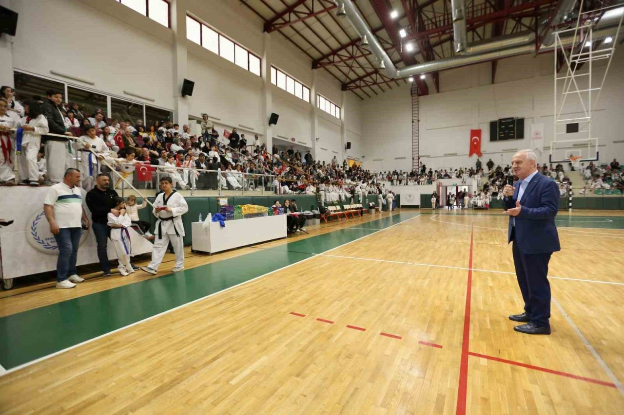 Derince’de tekvando şöleni