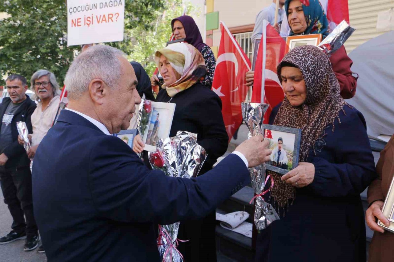 Cumhur İttifakı’nda yer alan DSP’den Diyarbakır annelerine ziyaret