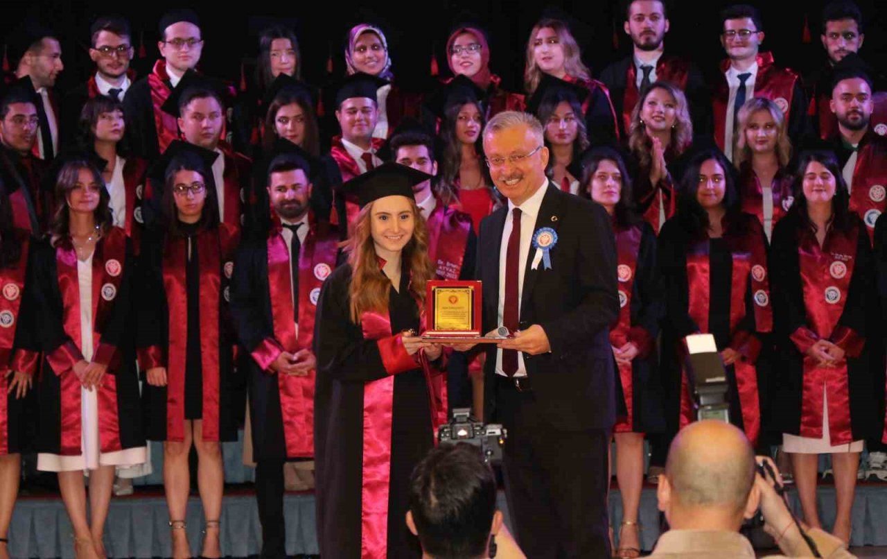 Tıbbiyelilerin mezuniyet coşkusu