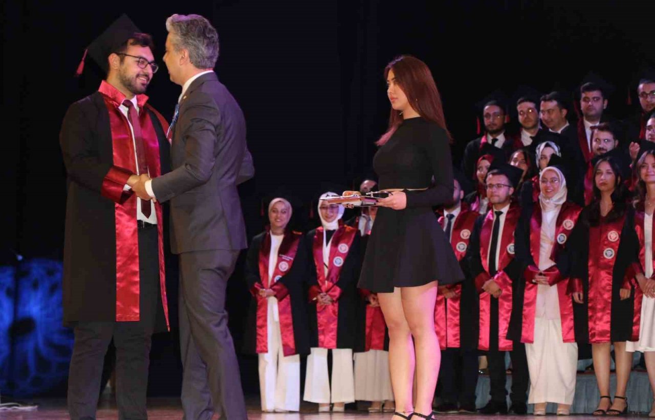 Tıbbiyelilerin mezuniyet coşkusu